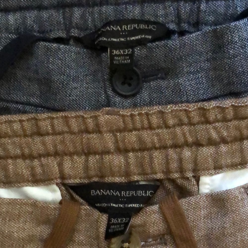 Men’s lot of 2 linen elastic waist drawstring pants. Good used condition.
